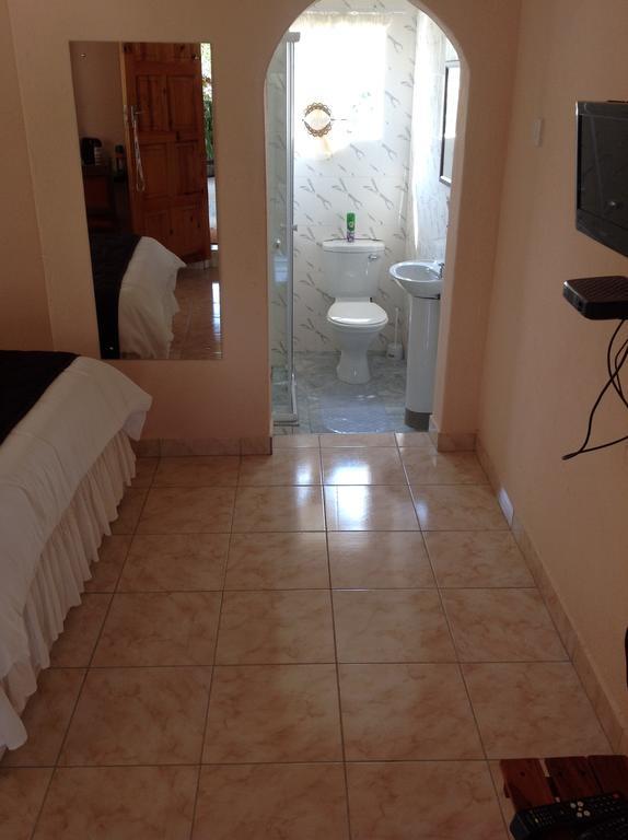 Lynns Guest House Bulawayo Extérieur photo